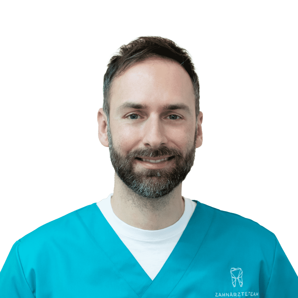 Profilfoto Zahnarzt Jan Tent in Koblenz lachend vor Hintergrund